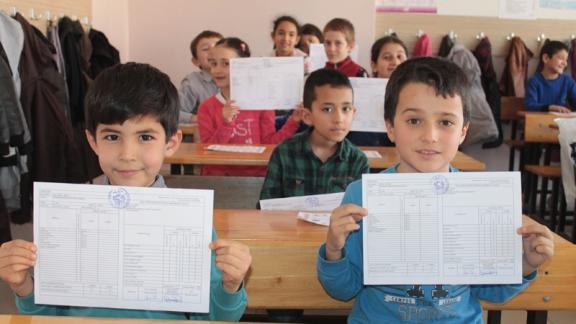 2014-2015 Eğitim Öğretim Yılı Yarıyıl Karneleri Dağıtıldı