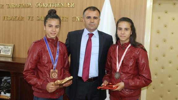 Yıldızlar Türkiye Şampiyonasında İlimizi Temsil Eden İkiz Kardeşler, Sultanoğlunu Ziyaret Etti