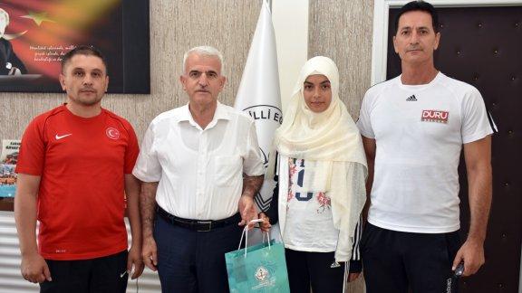 Türkiye Şampiyonu Taekwondocudan Kuntoğluna Ziyaret