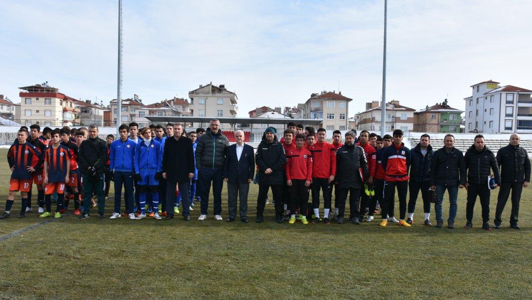 Okullar Arası Gençler Futbol Grup Müsabakaları Başladı 