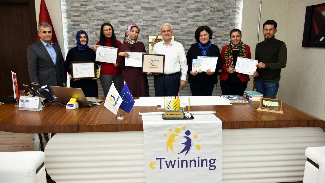 eTwinning Ulusal Kalite Etiketi Ödülünü Alan Öğretmenler, Kuntoğluna Projelerini Anlattı