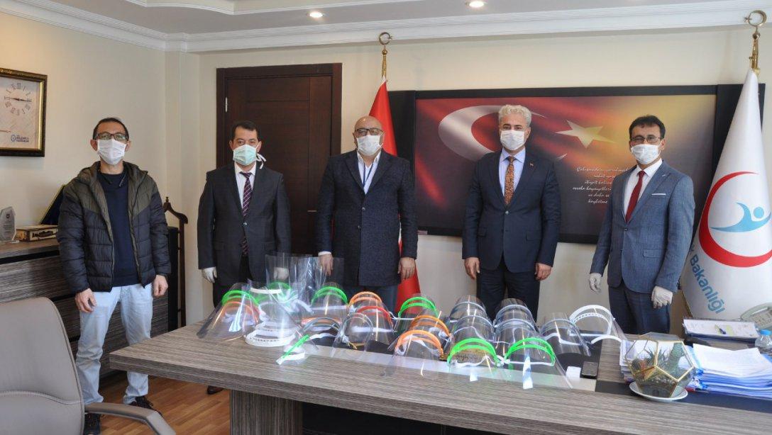 Okullarda Üretilen Siperlik Maskeler Sağlık Çalışanlarına Teslim Edildi