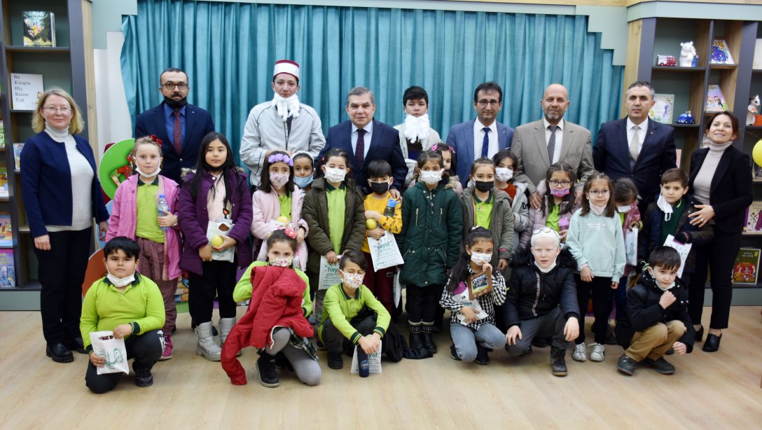 Karaman'daki Minik Öğrenciler Kütüphaneyle Tanışıyor