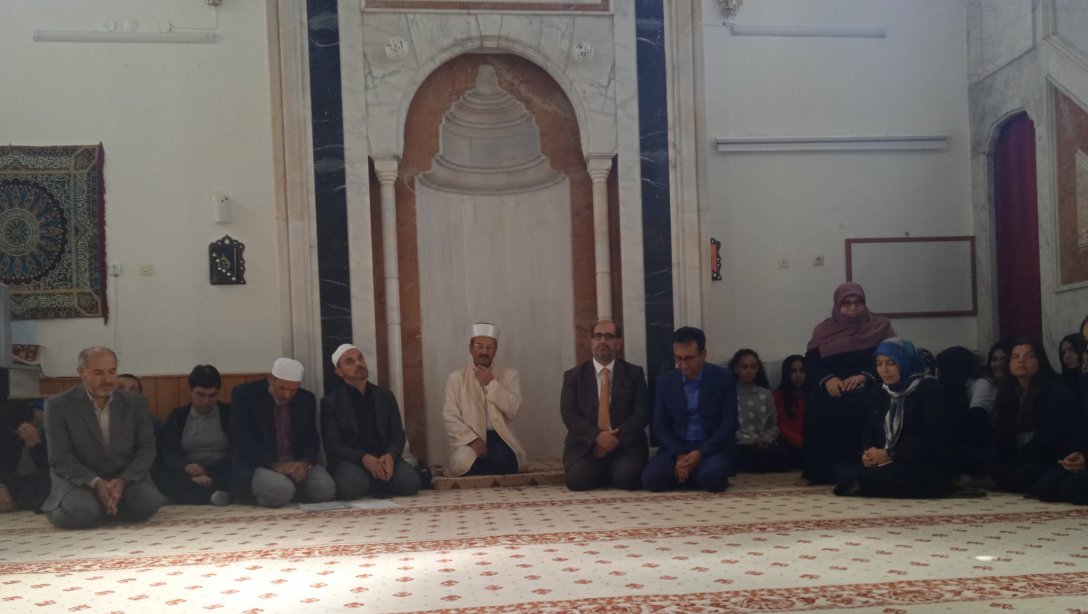 Öğrenciler, Valide Sultan Camii'nde Buluştu