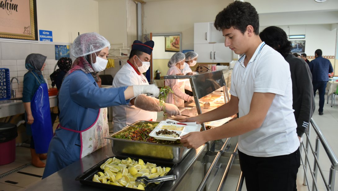 Karaman'da 8 bin Öğrenciye Ücretsiz Yemek Veriliyor