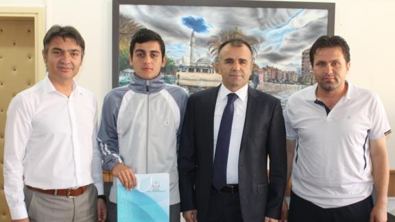 Mümine Hatun Ortaokulunun Başarılı Sporcusu Sultanoğlunu Ziyaret Etti