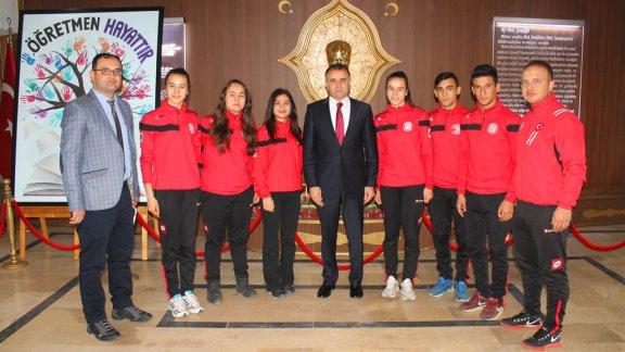 Başarılı Sporculardan Sultanoğluna Ziyaret