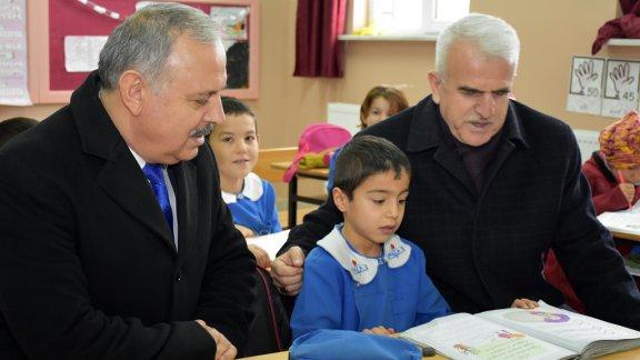 Kuntoğlunun Köy Okullarına Ziyaretleri Devam Ediyor