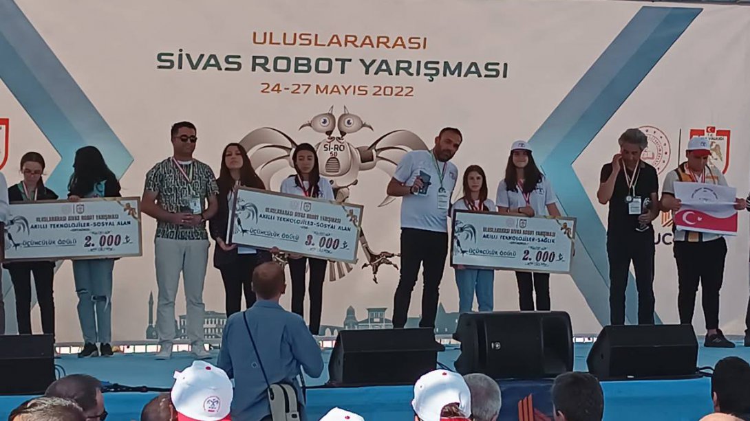 Uluslararası Robot Yarışmasında Zübeyde Hanım Ortaokulu İmzası