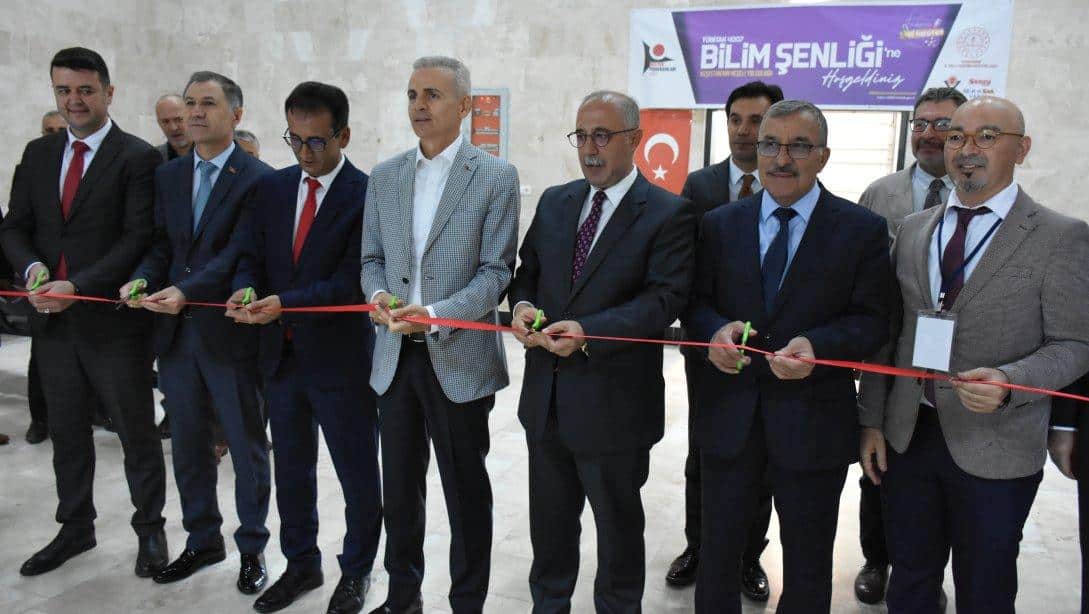 Karaman'da Bilim ve Teknoloji Şöleni: TÜBİTAK 4007 Bilim Şenliği Başladı