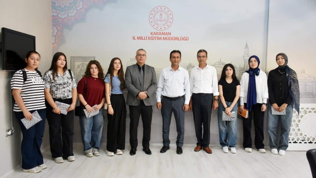 Kalem Tutan Gençler, Duygularını Satırlara Döküp Kitaplaştırdı
