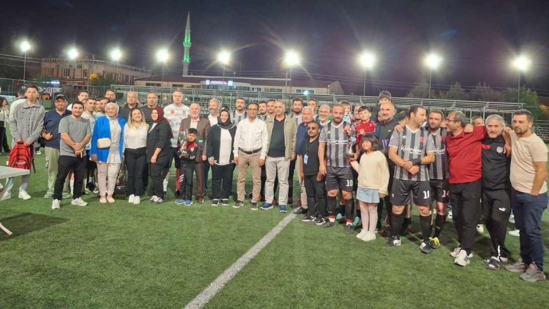 Karaman'da Futbolun Kazananı Dostluk Oldu, Şampiyonluk Kupası Millî Eğitimin Oldu